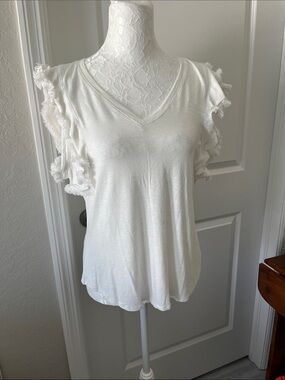 STELLA + GINGER Women's White V-Neck Short Sleeve Tee with Frayed Ruffle Sleeves
